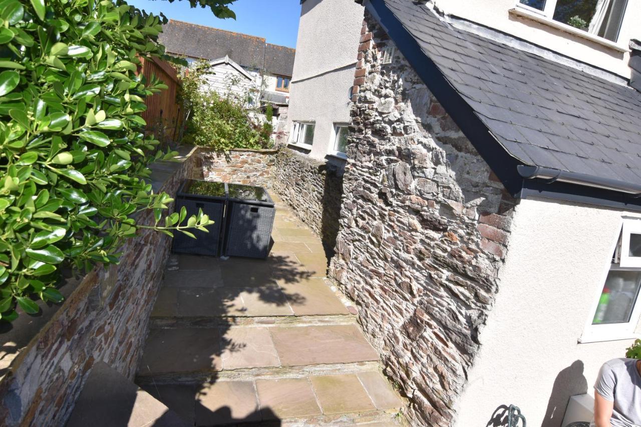 Spacious Cottage In The Village Of Wembury 外观 照片